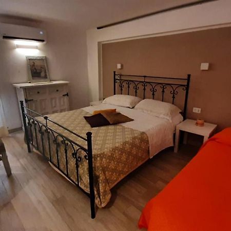 La Nicchia Del Borgo Apartment Taranto Ngoại thất bức ảnh
